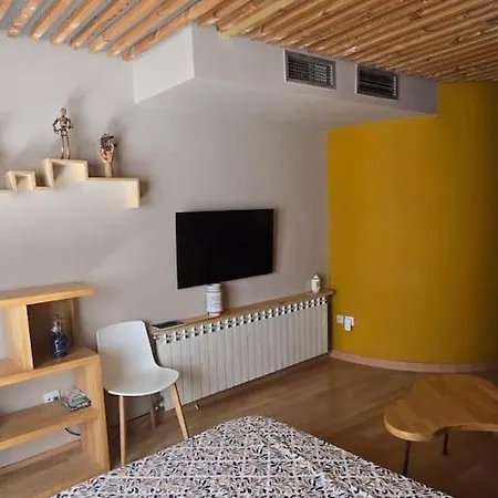 Estudio De Diseno Con Parking En El Centro Huesca Exterior photo