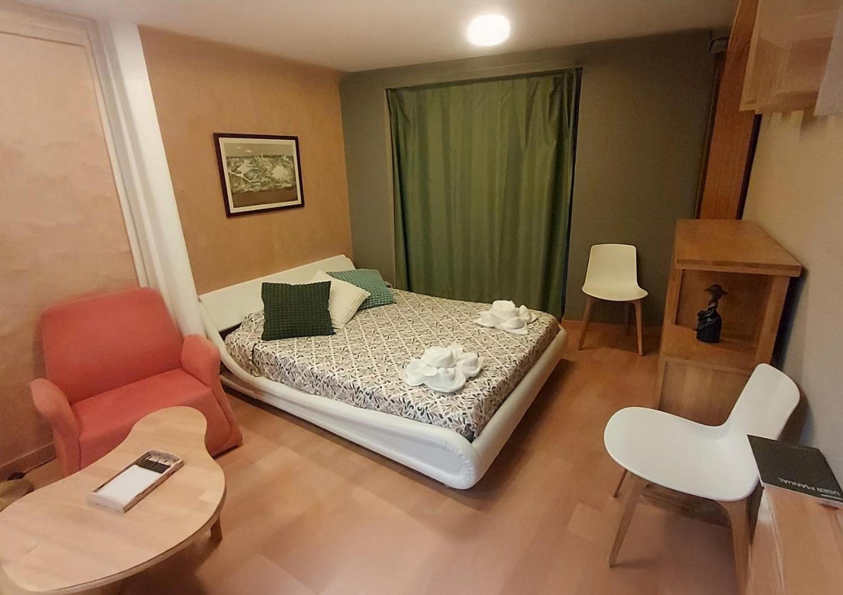 Estudio De Diseno Con Parking En El Centro * Huesca